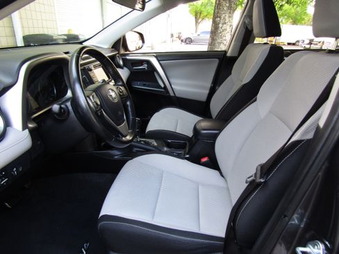 Used 2017 Toyota RAV4 XLE image 9