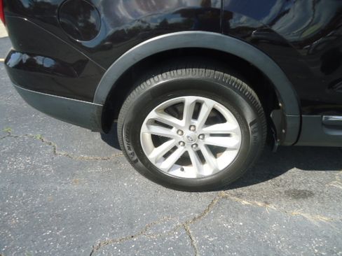 Used 2013 Ford Explorer 4WD XLT image 5
