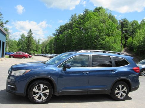 Used 2019 Subaru Ascent Premium 8-Passenger AWD/4WD image 2