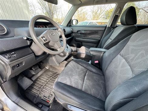 Used 2014 Scion xB image 11