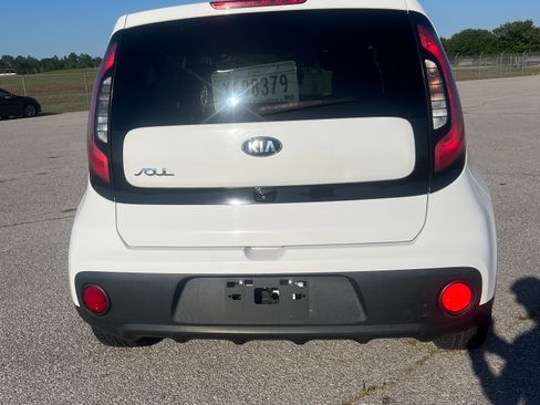 Used 2019 Kia Soul LX FWD image 5