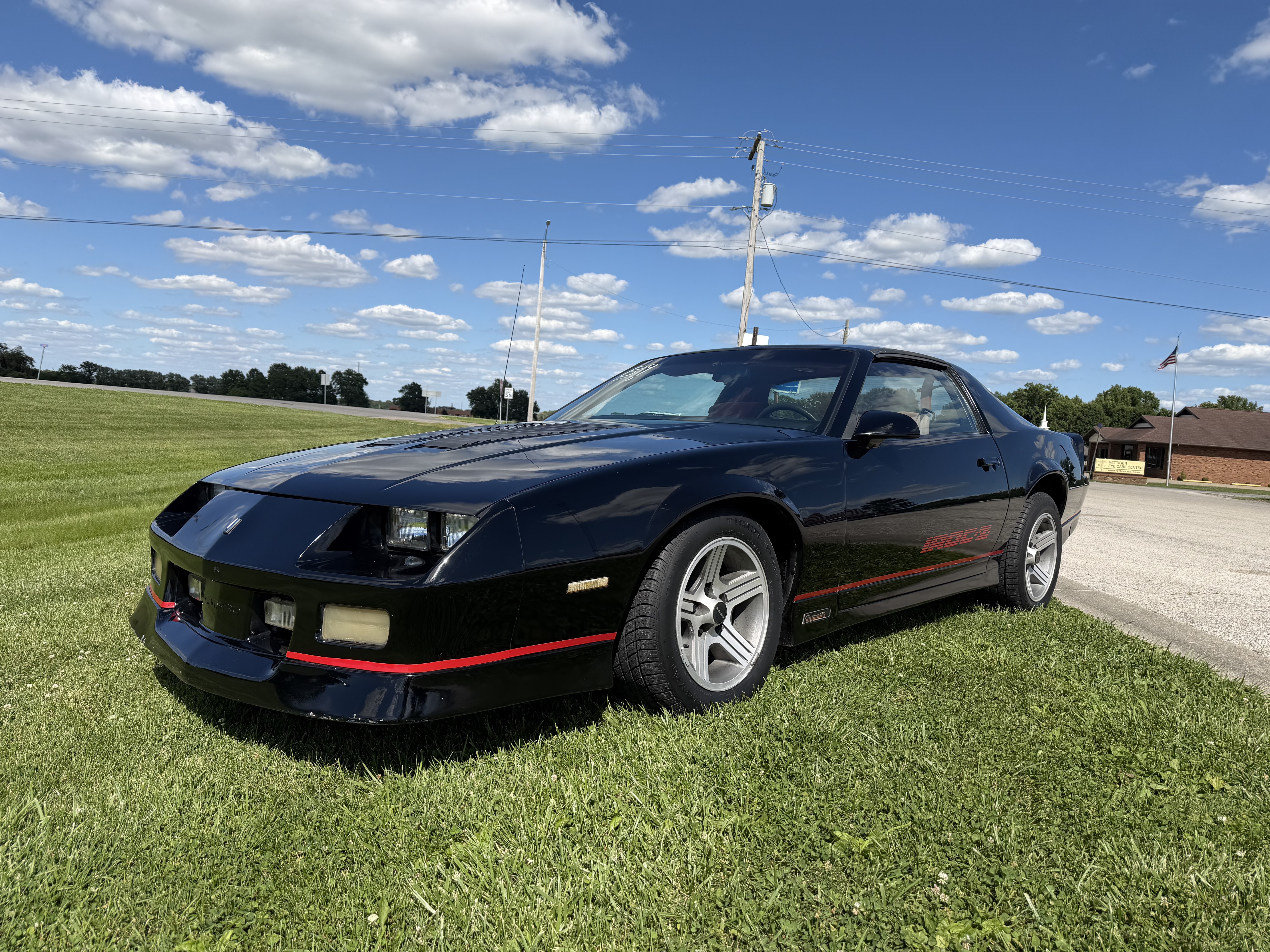 Used 1989 Chevrolet Camaro IROC-Z RWD image 1