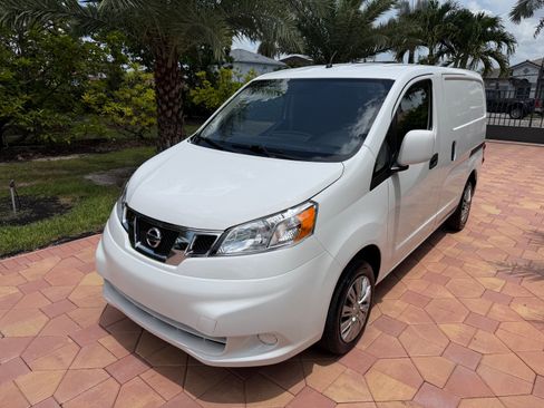 Used 2019 Nissan NV200 SV Van 4D FWD image 1