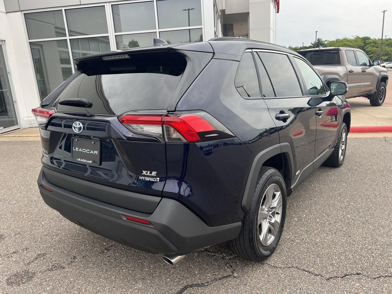 Used 2024 Toyota RAV4 XLE AWD/4WD image 12
