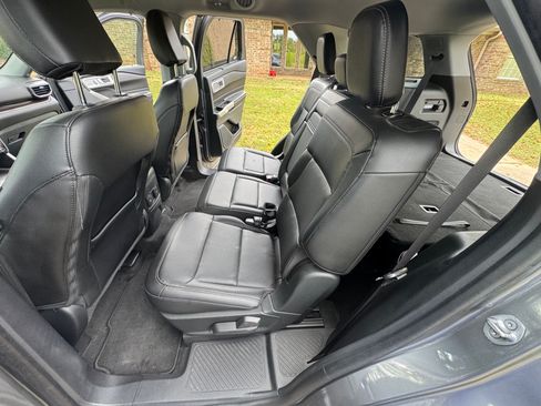 Used 2022 Ford Explorer Limited image 8