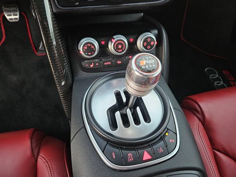 Used 2012 Audi R8 V10 image 14