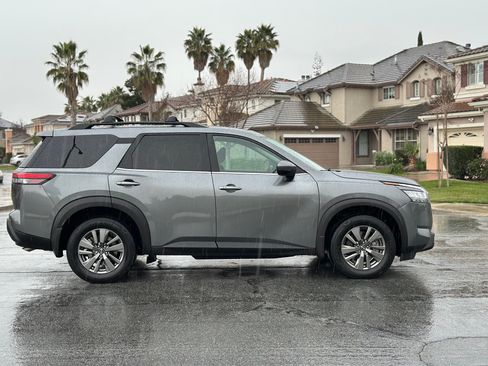 Used 2022 Nissan Pathfinder SV image 7