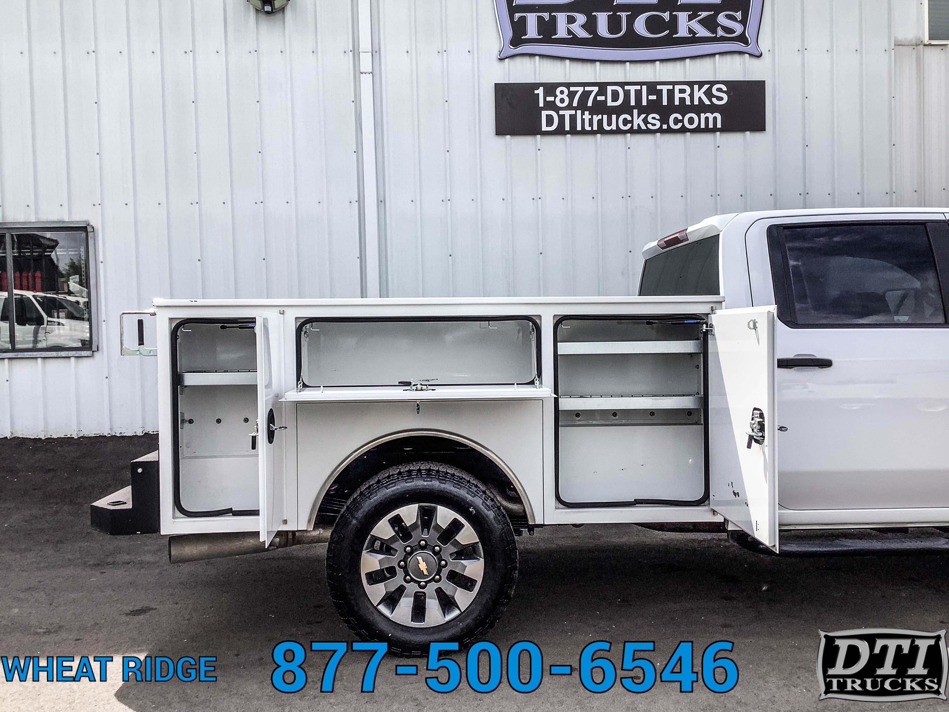 Used 2025 Chevrolet Silverado 2500 4x4 Crew Cab Custom image 3