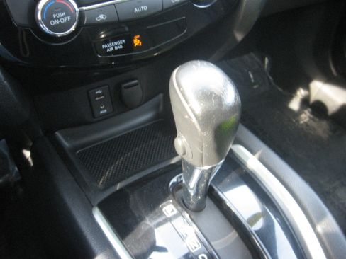 Used 2014 Nissan Rogue SV image 12