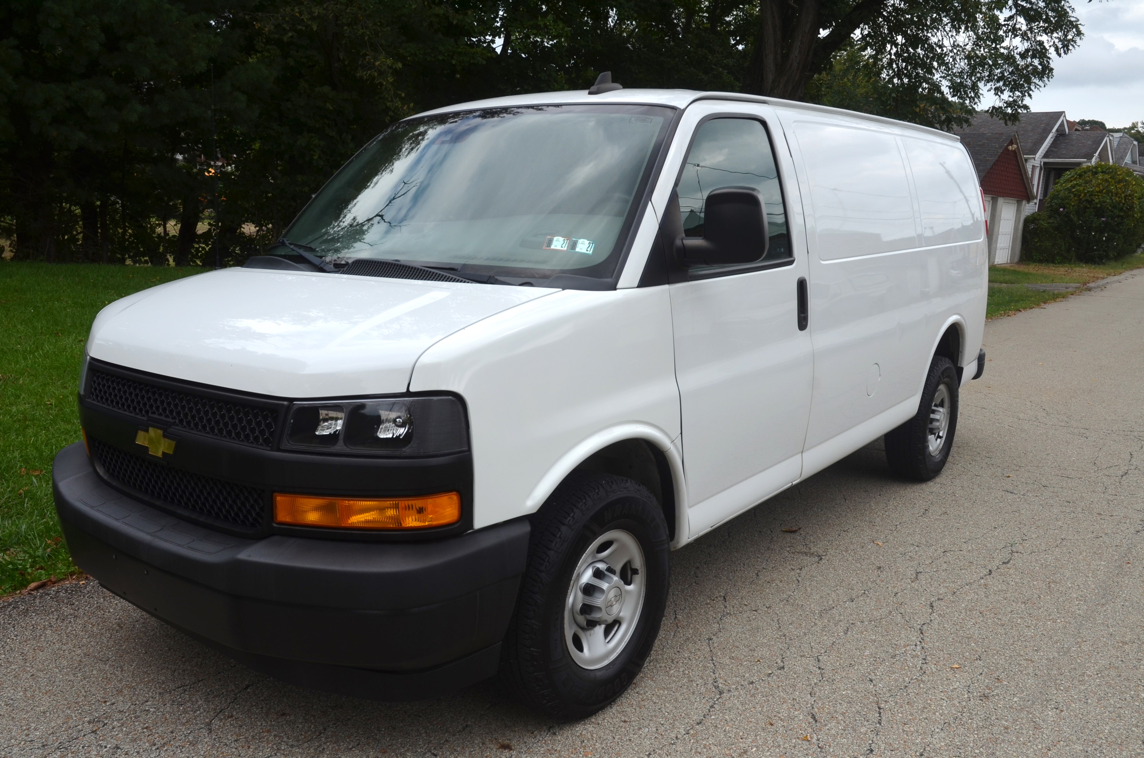 Used 2019 Chevrolet Express 2500 UNAVAIL RWD image 2