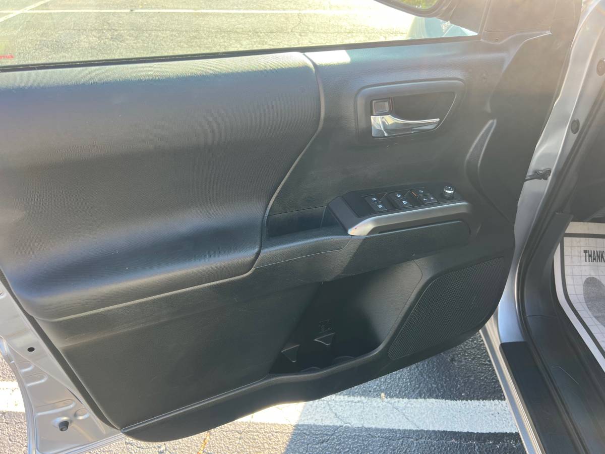 Used 2017 Toyota Tacoma TRD Sport Pickup 4D 5 ft AWD/4WD image 23