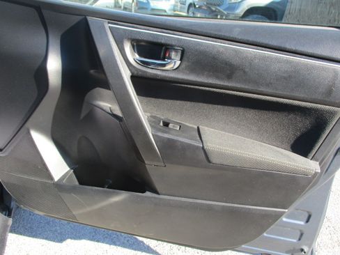 Used 2017 Toyota Corolla LE image 22