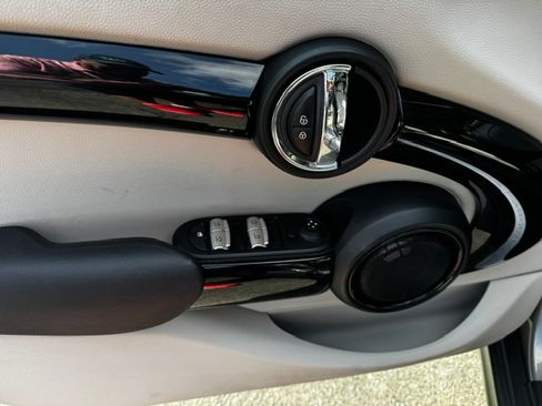 Used 2017 MINI Cooper S 4-Door Hardtop FWD image 9
