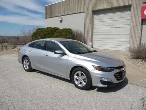 Used 2022 Chevrolet Malibu LS image 1