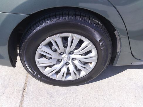 Used 2012 Toyota Camry LE image 37