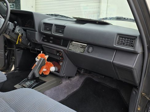 Used 1988 Toyota Pickup Deluxe image 87