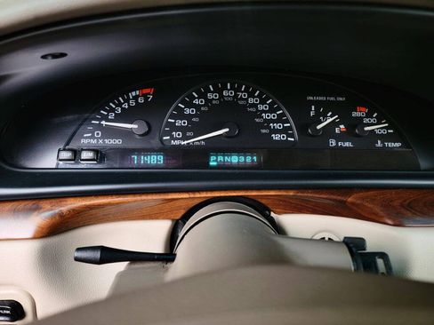 Used 1997 Oldsmobile 88 LSS FWD image 5