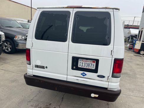 Used 2001 Ford E-350 and Econoline 350 Club Wagon image 7