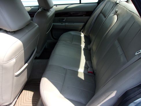Used 2009 Mercury Grand Marquis LS RWD image 6