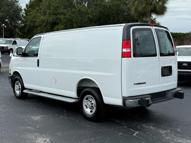 Used 2025 Chevrolet Express 2500 UNAVAIL RWD image 3