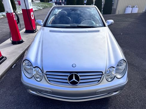Used 2005 Mercedes-Benz CLK 320 image 2
