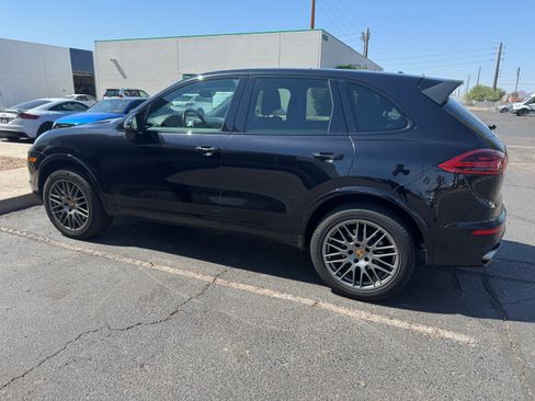 Used 2017 Porsche Cayenne AWD/4WD image 17