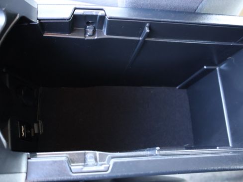 Used 2013 Toyota Prius image 33