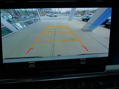 Used 2025 Chevrolet Silverado 1500 LT image 8