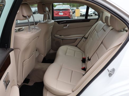 Used 2014 Mercedes-Benz E 350 4MATIC Sport image 13