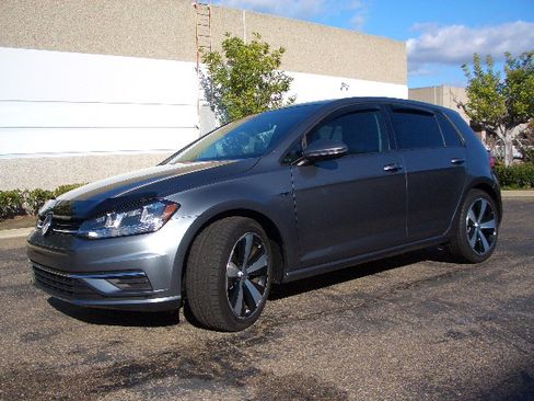 Used 2019 Volkswagen Golf 4-Door FWD image 2