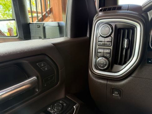 Used 2023 GMC Sierra 2500 4x4 Crew Cab Denali image 17