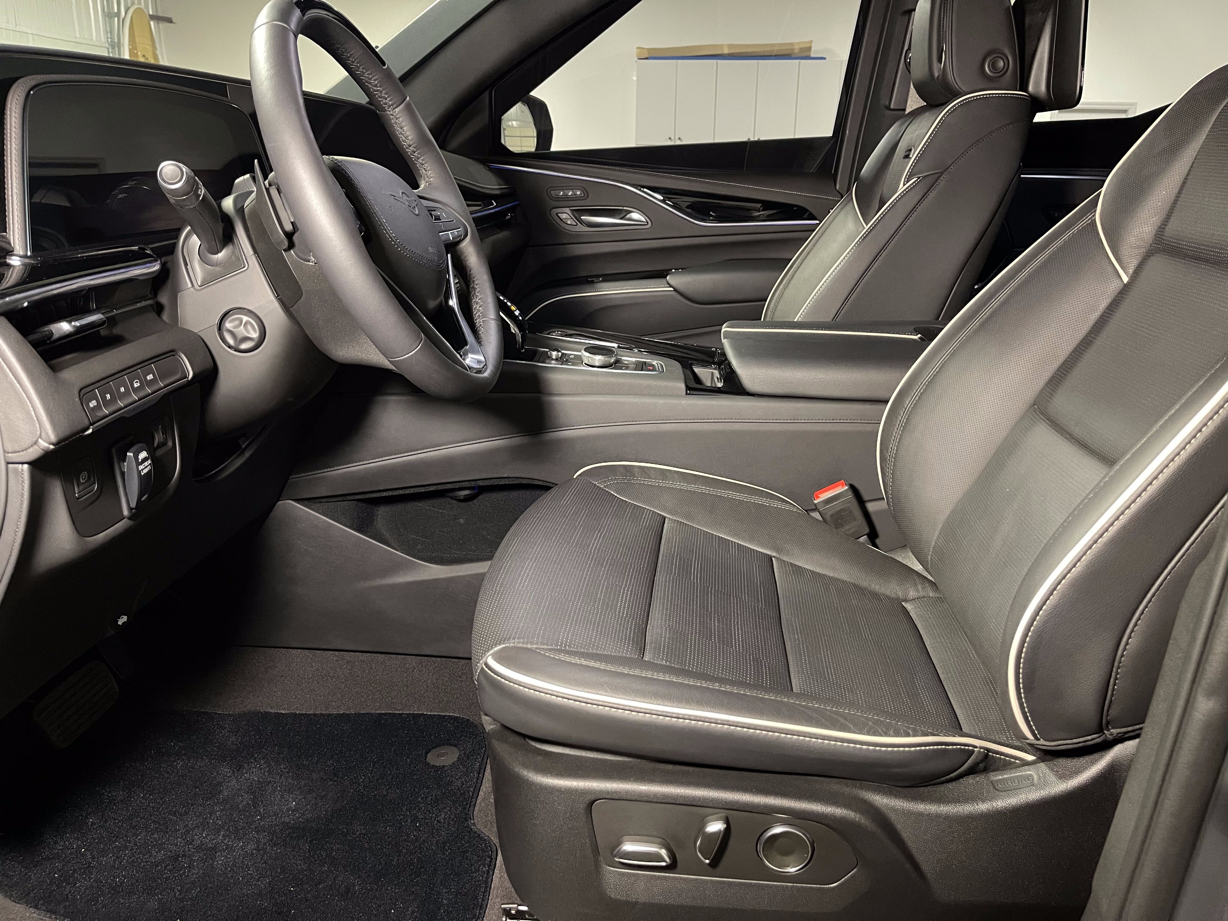Used 2023 Cadillac Escalade Platinum Luxury AWD/4WD image 29