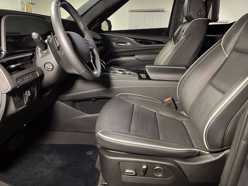 Used 2023 Cadillac Escalade Platinum Luxury image 29