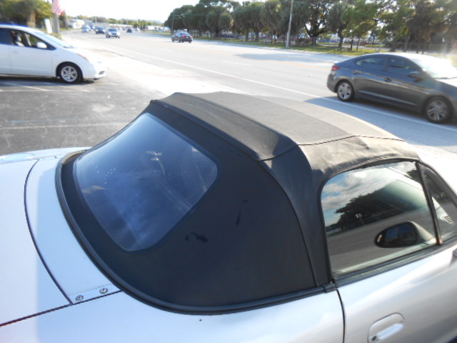 Used 2005 MAZDA MX-5 Miata LS RWD image 18