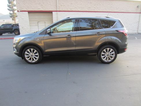 Used 2018 Ford Escape Titanium image 2