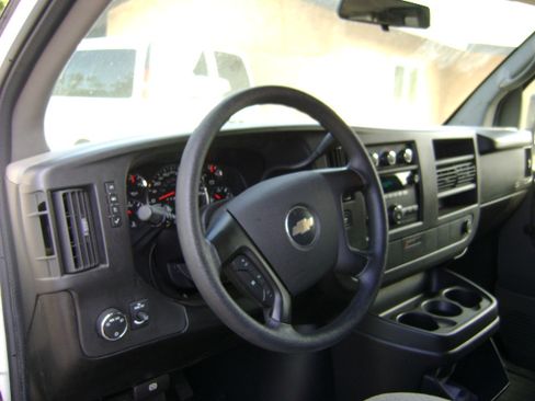Used 2008 Chevrolet Express 1500 image 8