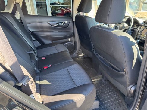 Used 2017 Nissan Rogue SV image 14