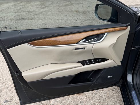 Used 2019 Cadillac XTS Luxury image 12