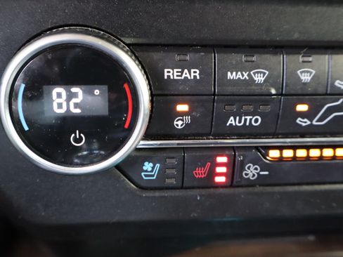 Used 2018 Ford Expedition Platinum image 38