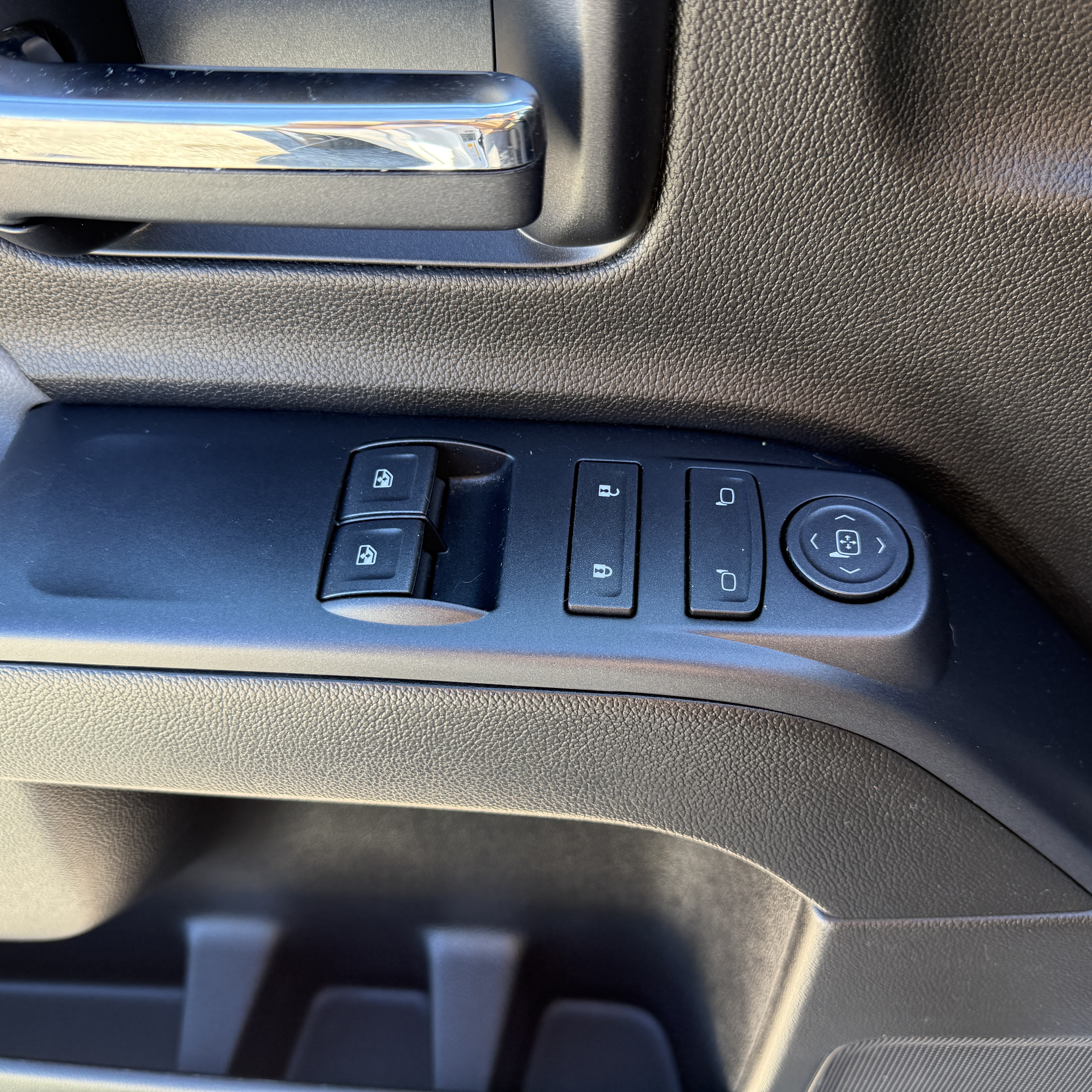Used 2018 Chevrolet Silverado 1500 2WD Regular Cab image 17