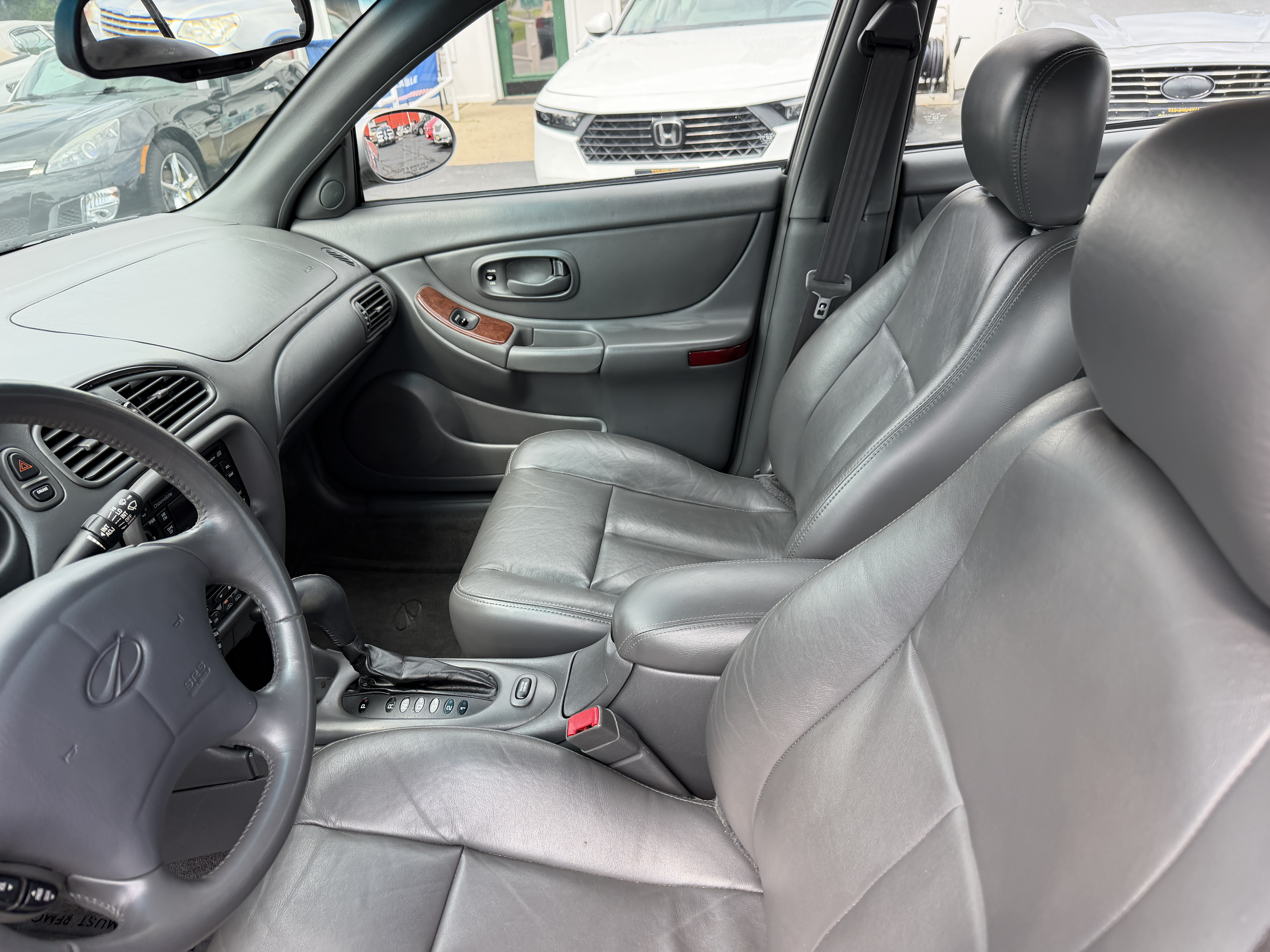 Used 2000 Oldsmobile Intrigue GL FWD image 4