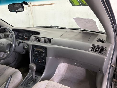 Used 2001 Toyota Camry LE FWD image 14