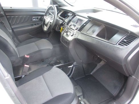 Used 2015 Ford Taurus image 5