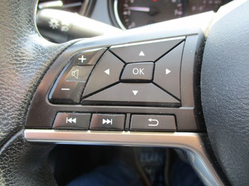 Used 2017 Nissan Rogue Sport S image 28