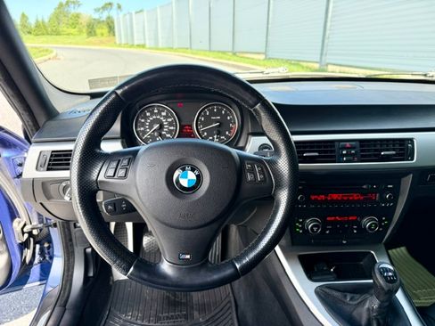 Used 2010 BMW 335i xDrive Sedan AWD/4WD image 17