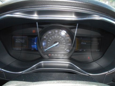Used 2017 Ford Fusion SE FWD image 11