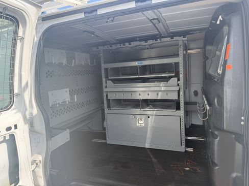 Used 2018 Chevrolet Express 2500 RWD image 7