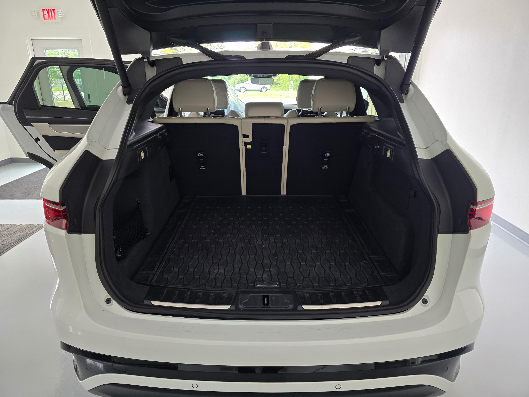 Used 2026 Jaguar F-PACE R-Dynamic S AWD/4WD image 10