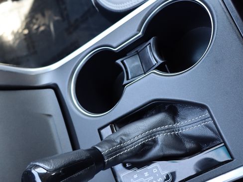 Used 2016 Toyota Camry SE image 25