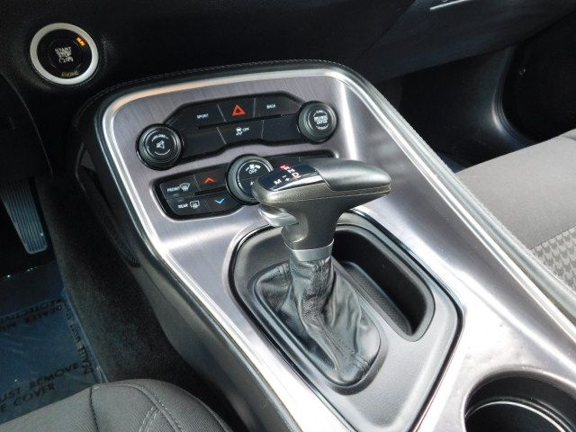 Used 2015 Dodge Challenger SXT RWD image 15